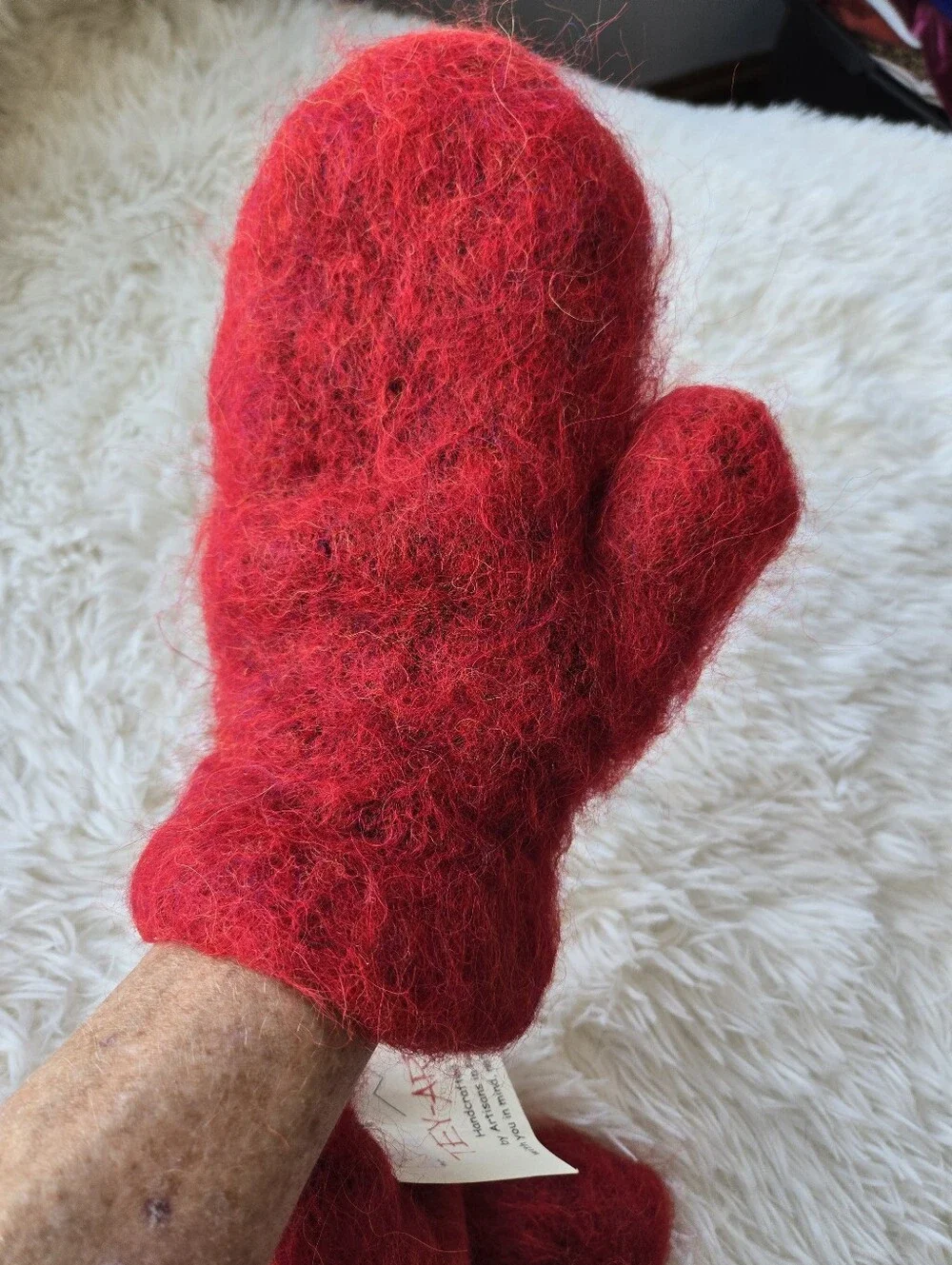 Nwt Handcrafted Red Peruvian Mohair Woolen Mittens